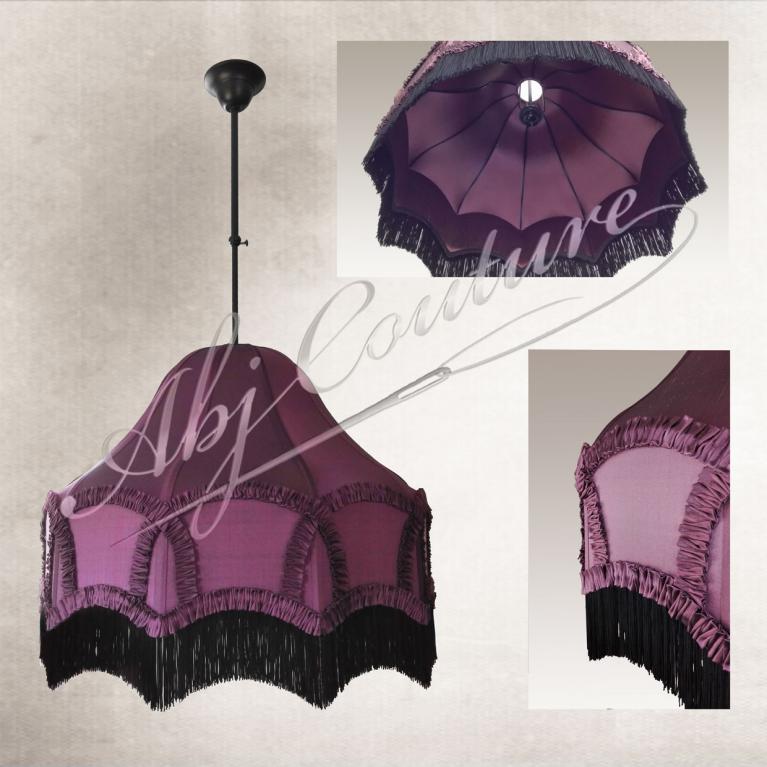 Abat-jour dôme parapluie avec bandeau tendu soie pourpre froufrou franges noires